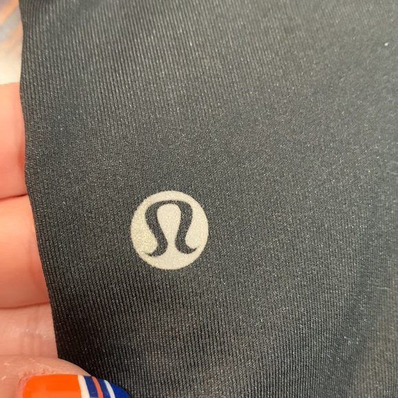 Lululemon Black & White Tracker Pants - Picture 5 of 6